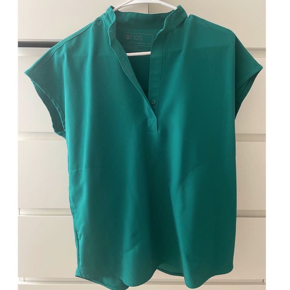 Figs Hunter Green Rafaela scrub top (XS)